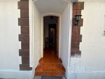 En venta casa estilo Colonial en la comuna de La Cisterna
