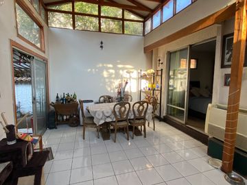 En venta casa estilo Colonial en la comuna de La Cisterna