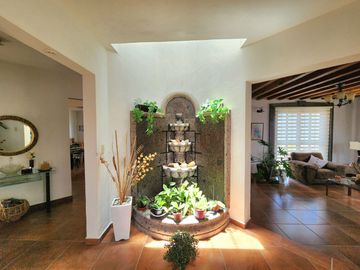 CASA COLONIAL EN EL CORAZÓN DE JURIQUILLA‼️ 5 RECÁMARAS COMPLETAS, UNA EN PLANTA BAJA‼️ ALBERCA PROPIA‼️