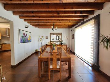 CASA COLONIAL EN EL CORAZÓN DE JURIQUILLA‼️ 5 RECÁMARAS COMPLETAS, UNA EN PLANTA BAJA‼️ ALBERCA PROPIA‼️