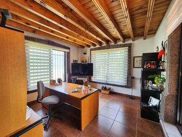 CASA COLONIAL EN EL CORAZÓN DE JURIQUILLA‼️ 5 RECÁMARAS COMPLETAS, UNA EN PLANTA BAJA‼️ ALBERCA PROPIA‼️