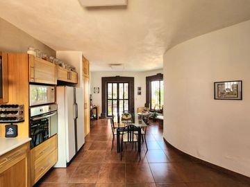 CASA COLONIAL EN EL CORAZÓN DE JURIQUILLA‼️ 5 RECÁMARAS COMPLETAS, UNA EN PLANTA BAJA‼️ ALBERCA PROPIA‼️