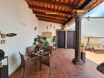 CASA COLONIAL EN EL CORAZÓN DE JURIQUILLA‼️ 5 RECÁMARAS COMPLETAS, UNA EN PLANTA BAJA‼️ ALBERCA PROPIA‼️