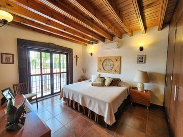 CASA COLONIAL EN EL CORAZÓN DE JURIQUILLA‼️ 5 RECÁMARAS COMPLETAS, UNA EN PLANTA BAJA‼️ ALBERCA PROPIA‼️