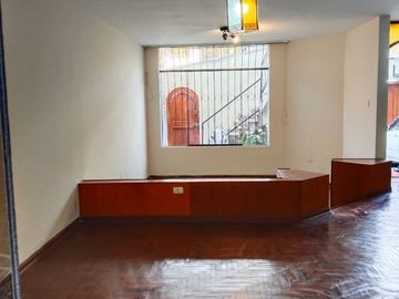 Amplia propiedad de 3 dormitorios en Salamanca - venta