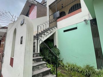 Venta Casa tipo Triplex en Av. Principal, Surquillo
