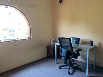 Venta Casa tipo Triplex en Av. Principal, Surquillo
