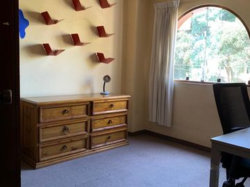 Venta Casa tipo Triplex en Av. Principal, Surquillo