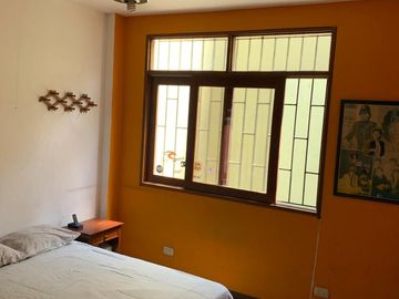 Venta Casa tipo Triplex en Av. Principal, Surquillo