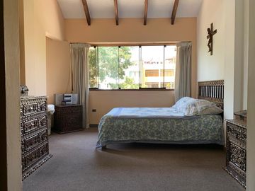 Venta Casa tipo Triplex en Av. Principal, Surquillo