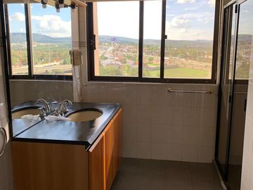 Departamento amueblado en renta en Torres del Country