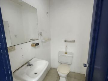 En venta estratégica oficina en el Edificio Finec, centro de Guayaquil