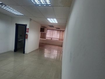 En venta estratégica oficina en el Edificio Finec, centro de Guayaquil