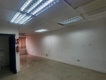 En venta estratégica oficina en el Edificio Finec, centro de Guayaquil