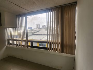 En venta estratégica oficina en el Edificio Finec, centro de Guayaquil