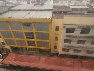 En venta estratégica oficina en el Edificio Finec, centro de Guayaquil