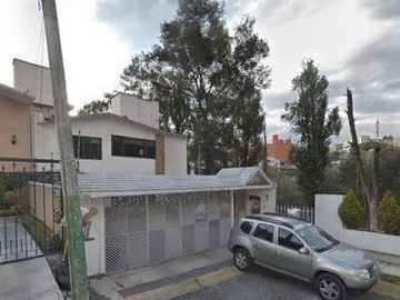Casa en venta en Jardines de Satelite, Estado de México Remate.