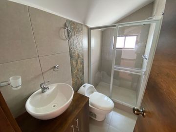 CASA EN VENTA EN RICAURTE-CUENCA