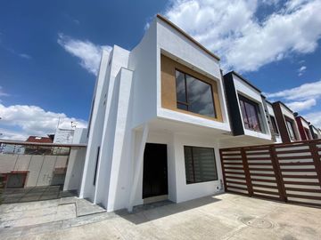 CASA EN VENTA EN RICAURTE-CUENCA