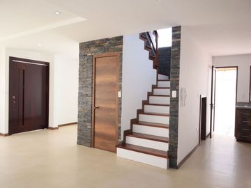 CASA EN VENTA EN RICAURTE-CUENCA