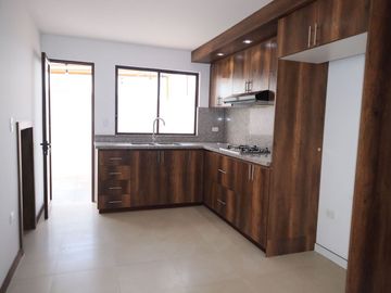 CASA EN VENTA EN RICAURTE-CUENCA