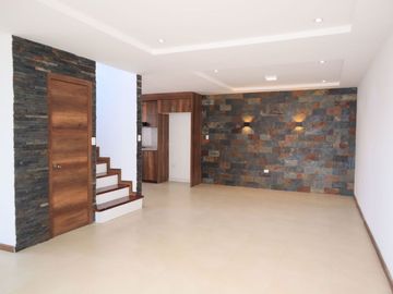 CASA EN VENTA EN RICAURTE-CUENCA