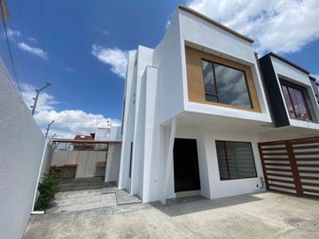 CASA EN VENTA EN RICAURTE-CUENCA