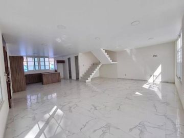 Casa en venta en El Centinela, Coyoacán, Ciudad de México