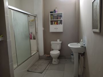 Venta de Casa en Colinas de la Alborada, 5 dormitorios, garaje cerrado