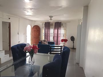 Venta de Casa en Colinas de la Alborada, 5 dormitorios, garaje cerrado