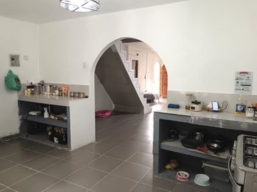 Venta de Casa en Colinas de la Alborada, 5 dormitorios, garaje cerrado
