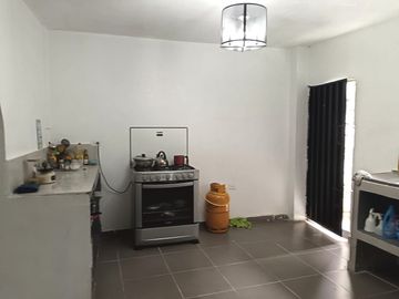 Venta de Casa en Colinas de la Alborada, 5 dormitorios, garaje cerrado
