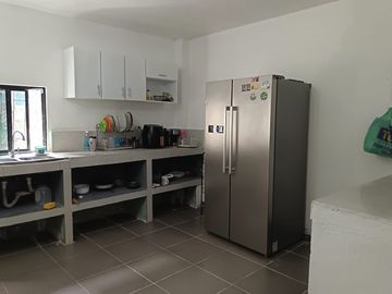 Venta de Casa en Colinas de la Alborada, 5 dormitorios, garaje cerrado