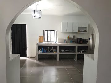 Venta de Casa en Colinas de la Alborada, 5 dormitorios, garaje cerrado