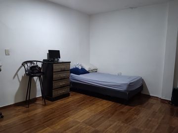Venta de Casa en Colinas de la Alborada, 5 dormitorios, garaje cerrado