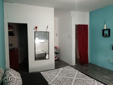 Venta de Casa en Colinas de la Alborada, 5 dormitorios, garaje cerrado