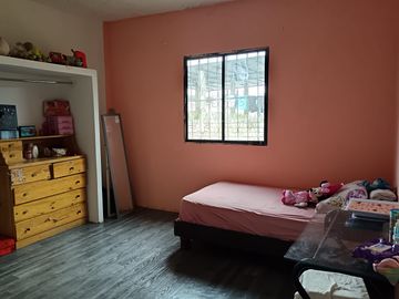 Venta de Casa en Colinas de la Alborada, 5 dormitorios, garaje cerrado