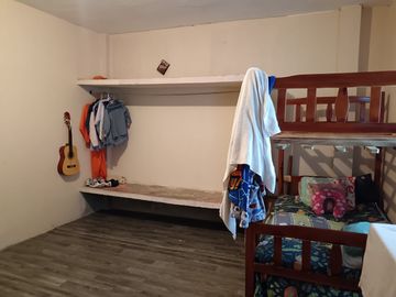 Venta de Casa en Colinas de la Alborada, 5 dormitorios, garaje cerrado