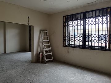 Venta de Casa en Colinas de la Alborada, 5 dormitorios, garaje cerrado