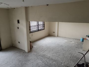 Venta de Casa en Colinas de la Alborada, 5 dormitorios, garaje cerrado