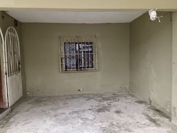 Venta de Casa en Colinas de la Alborada, 5 dormitorios, garaje cerrado