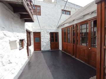 OCASIÓN: VENDO CASA EN URB. ALAMOS IV - MUY BUENA UBICACIÓN