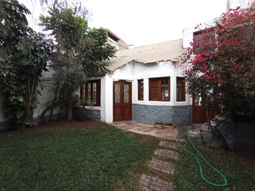 OCASIÓN: VENDO CASA EN URB. ALAMOS IV - MUY BUENA UBICACIÓN