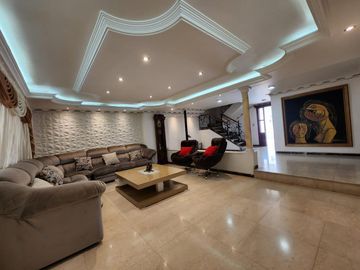 VENTA HERMOSA CASA HACIENDA MANZANA 12