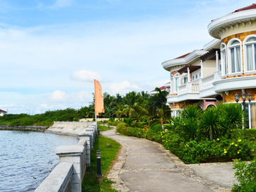 Fonte di Versailles: Premier Beachfront Subdivision in Minglanilla, Cebu