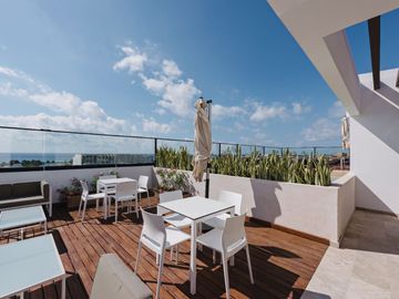 DEPARTAMENTO EN VENTA UBICADO EN EL CORAZÓN DE PLAYA DEL CARMEN DISFRUTA DE VIVIR CON LUJO A 2 CALLES DE LA PLAYACALLES CONOCE KUXTAL