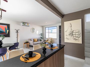 CASA EN VENTA EN XOCHITEPEC CON ALBERCA Y CANCHAS DE PADEL
