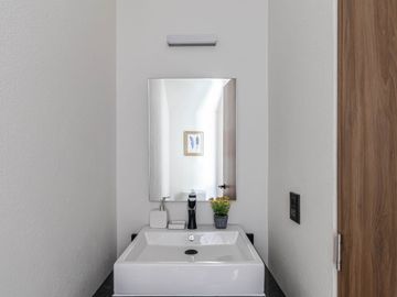 CASA EN VENTA EN XOCHITEPEC CON ALBERCA Y CANCHAS DE PADEL