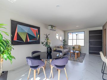 CASA EN VENTA EN XOCHITEPEC CON ALBERCA Y CANCHAS DE PADEL