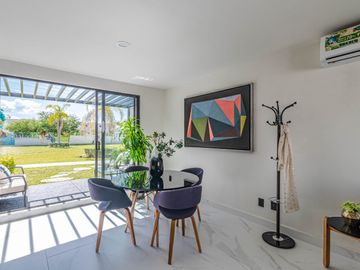 CASA EN VENTA EN XOCHITEPEC CON ALBERCA Y CANCHAS DE PADEL